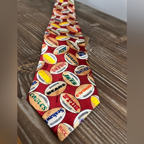 NFL Other - Vintage Team NFL Football Team Logo Tie Footballs Franchise Team Logos 100% Silk
